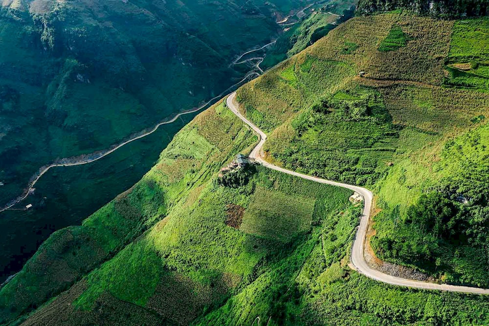 Conquering Ma Pi Leng Pass is a thrilling journey, rewarding travelers with stunning mountain and valley views